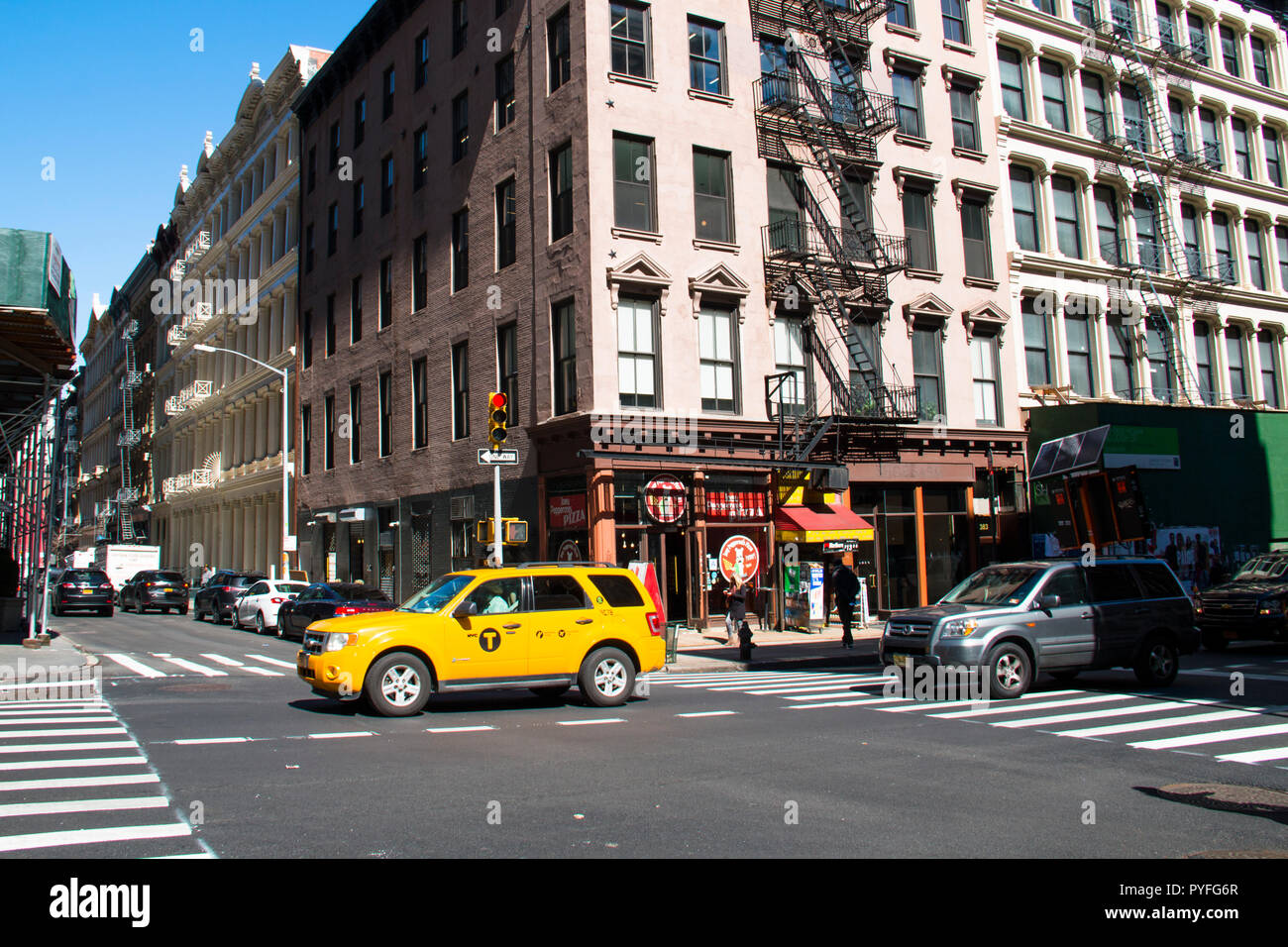 La città di NEW YORK, Stati Uniti d'America - Aprile 2018: Street view nel centro cittadino di Manhattan nel centro della città di New York, Stati Uniti d'America Foto Stock
