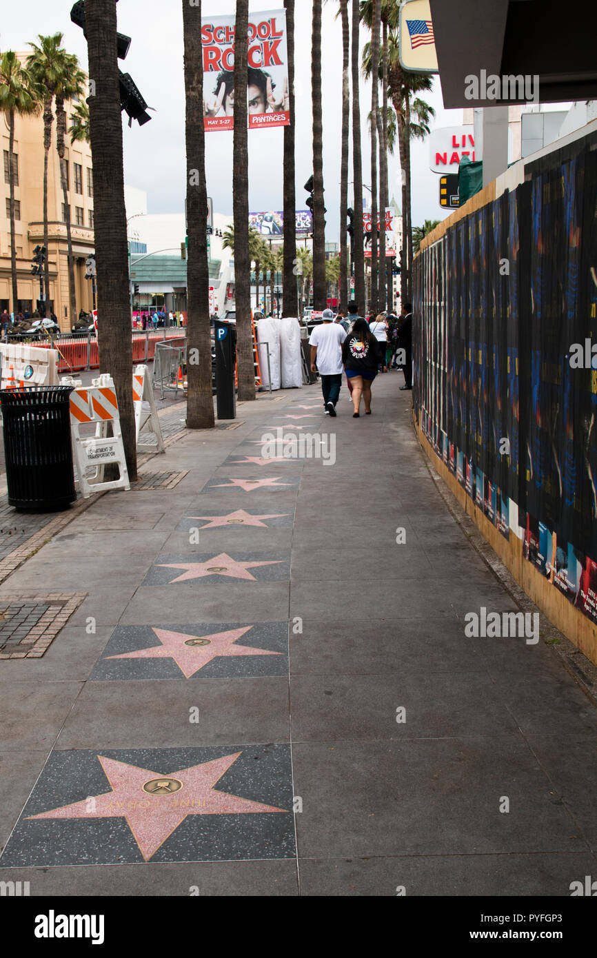 LOS ANGELES, Stati Uniti d'America - Aprile 2018: diverse stelle di persone famose su Hollywood Boulevard a Los Angeles, Stati Uniti d'America Foto Stock