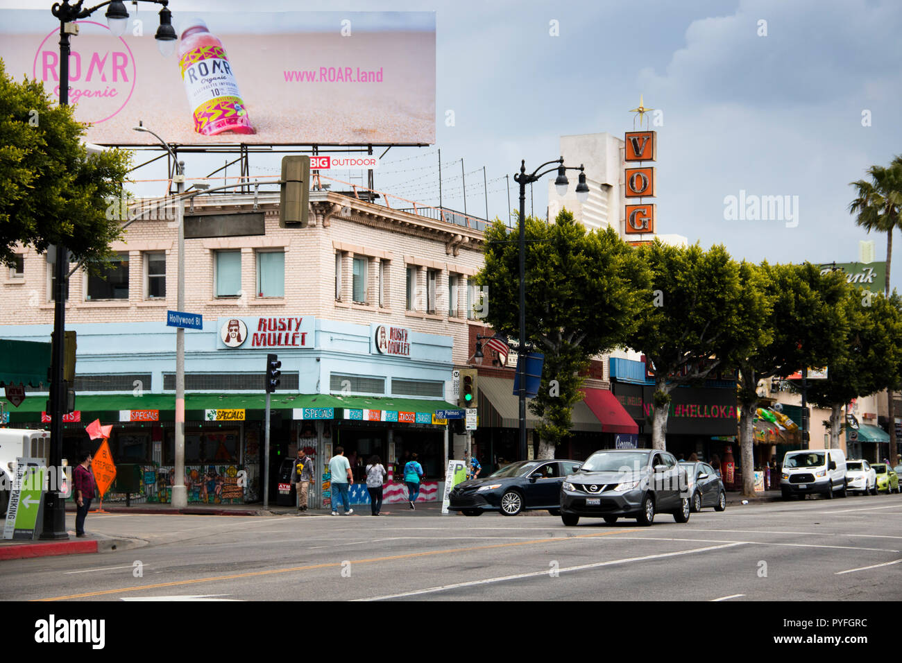 LOS ANGELES, Stati Uniti d'America - Aprile 2018: Street view su Hollywood Boulevard nel centro di Los Angeles, Stati Uniti d'America Foto Stock