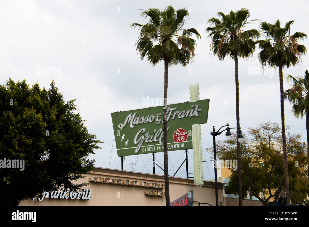 LOS ANGELES, Stati Uniti d'America - Aprile 2018: Street view su Hollywood Boulevard nel centro di Los Angeles, Stati Uniti d'America Foto Stock