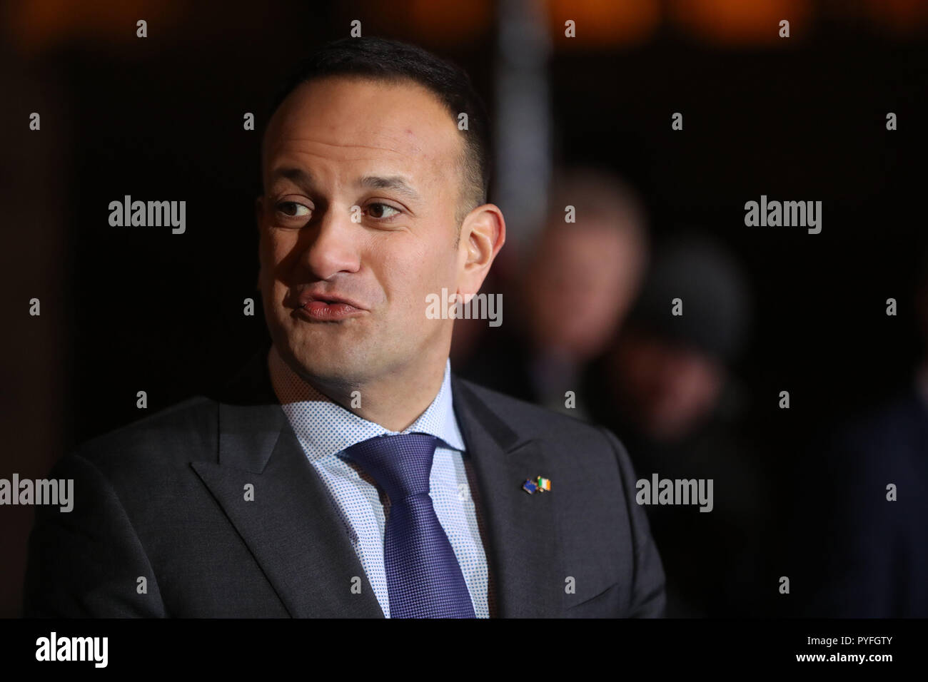Taoiseach Leo Varadkar parla ai media presso il Castello di Dublino davanti all'annuncio del risultato dell'Irlanda elezioni presidenziali. Foto Stock