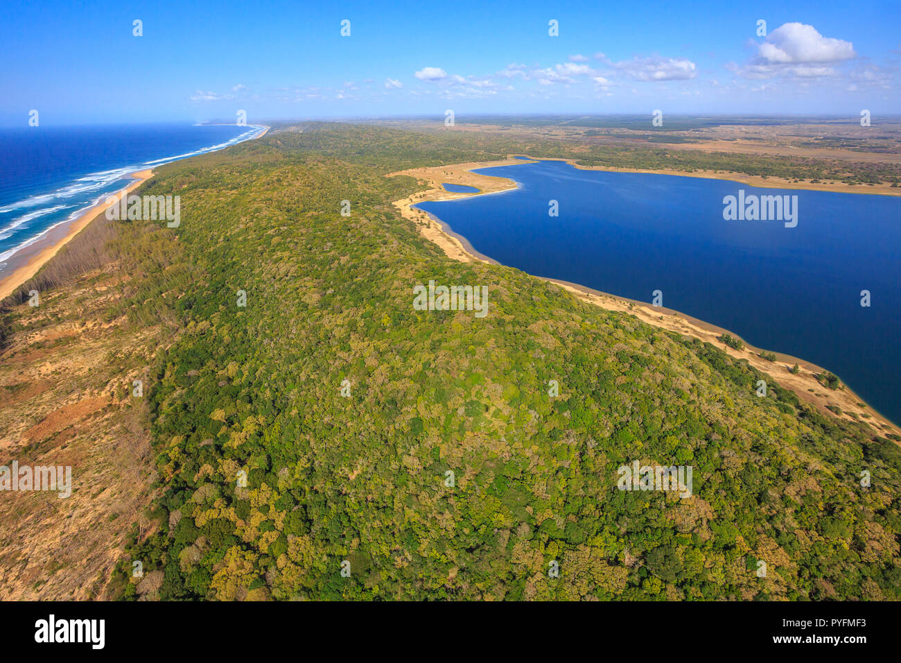 Vista aerea della Baia di Sodwana potete Parco nazionale entro il iSimangaliso Wetland Park, Maputaland, una zona del KwaZulu-Natal sulla costa orientale del Sud Africa. Foto Stock