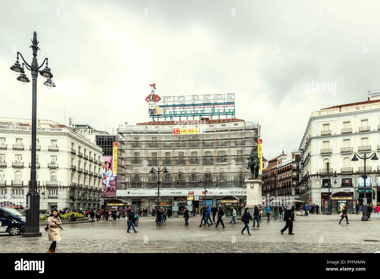 Plaza Puerta del Sol in un giorno nuvoloso, Madrid, Spagna. Foto Stock