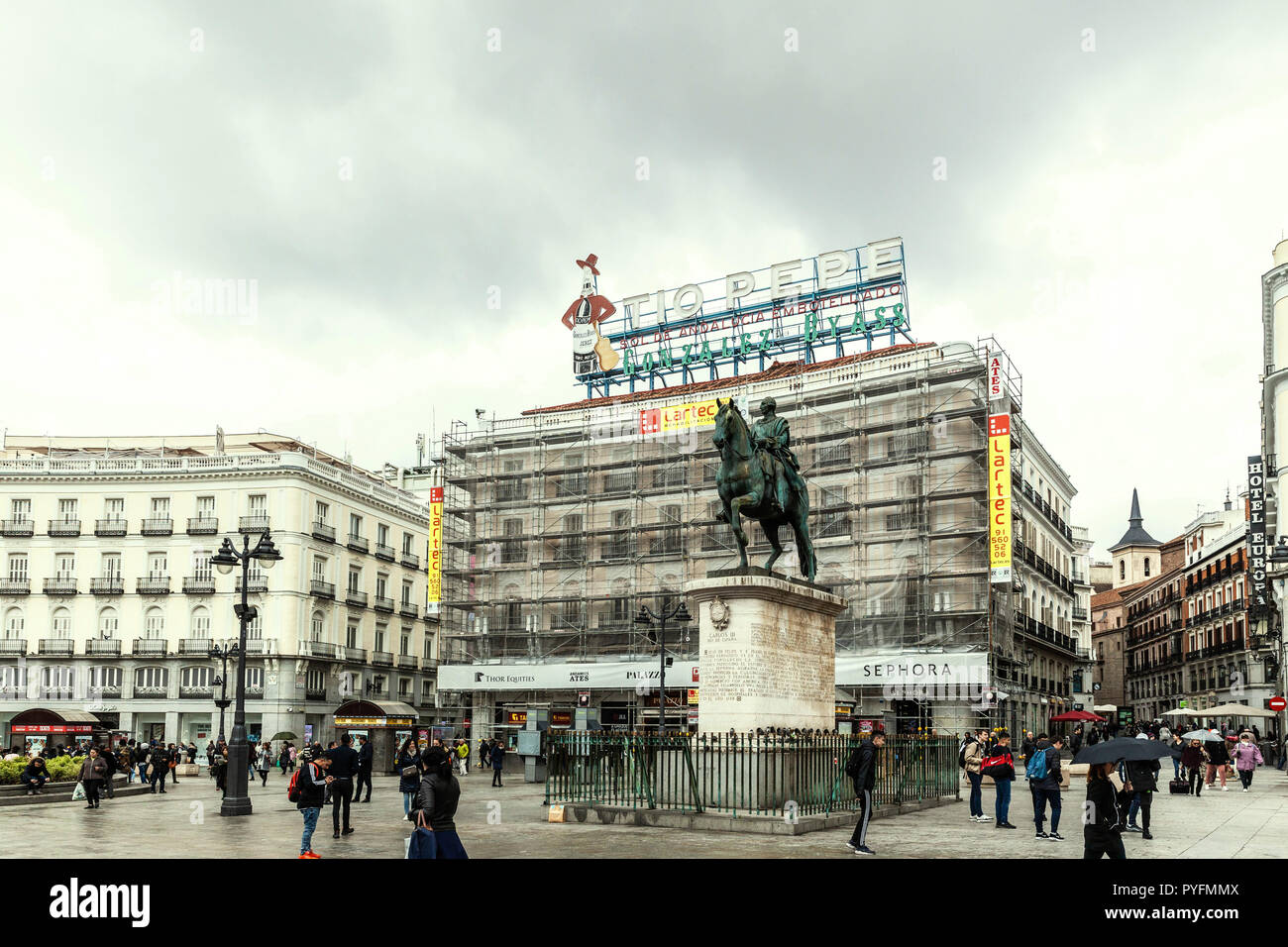 Plaza Puerta del Sol in un giorno nuvoloso, Madrid, Spagna. Foto Stock