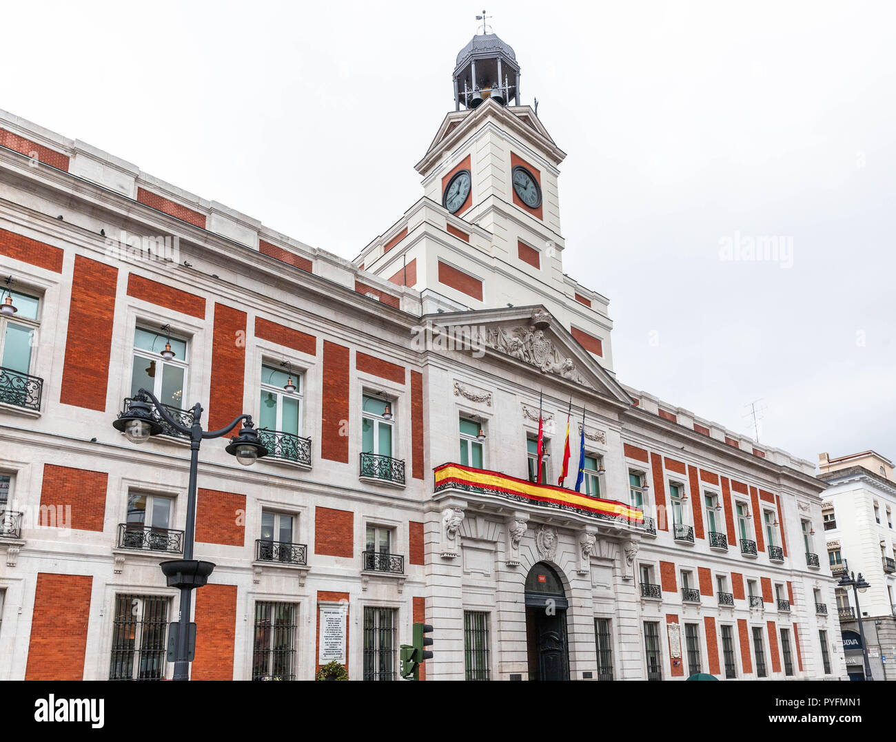 Real Casa de Correos, Plaza Puerta del Sol di Madrid, Spagna Foto stock ...