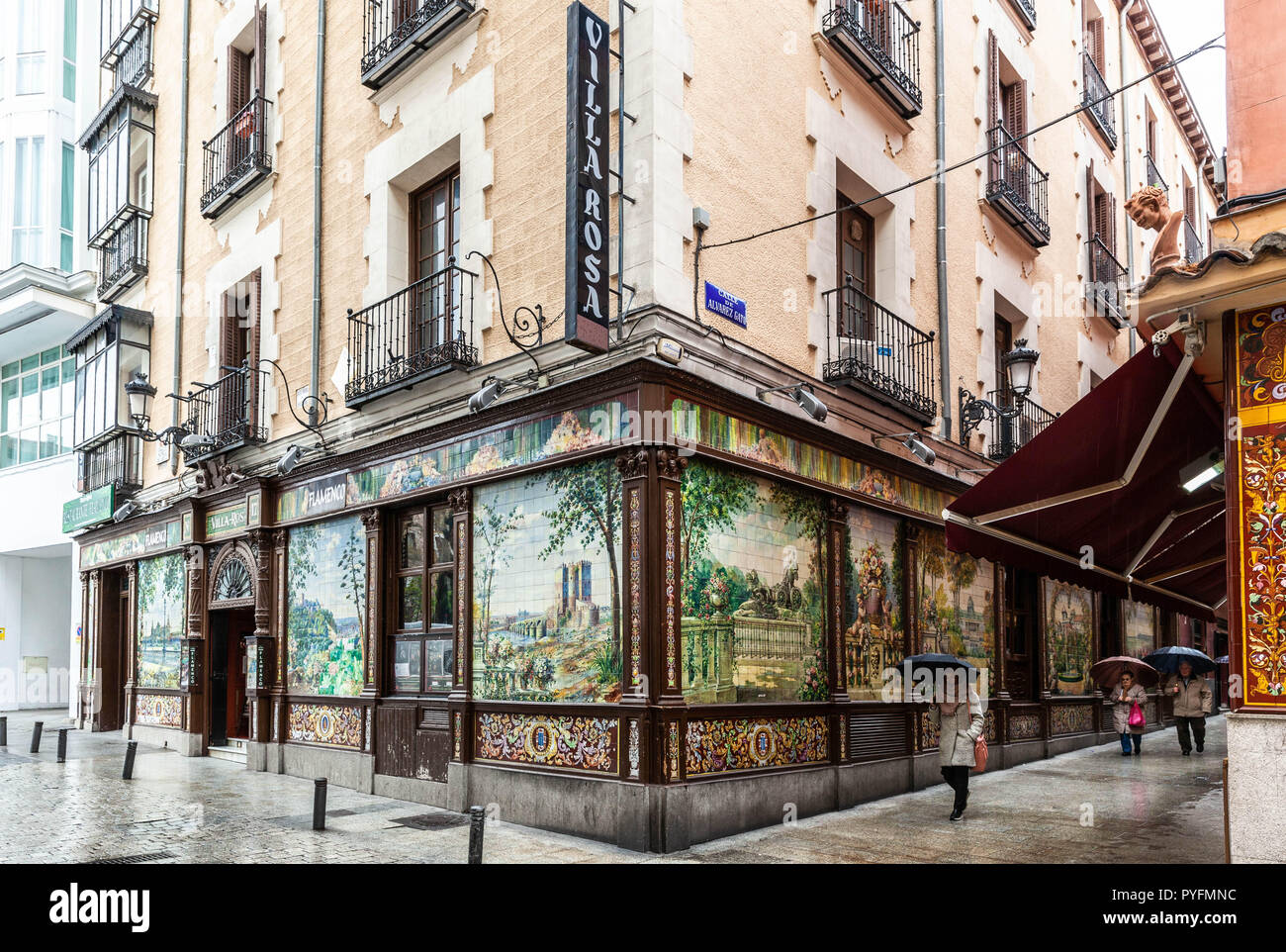 Villa Rosa tablao flamenco piastrellate facciata decorata, Madrid, Barrio de las Letras, Distrito Centro, Spagna. Foto Stock