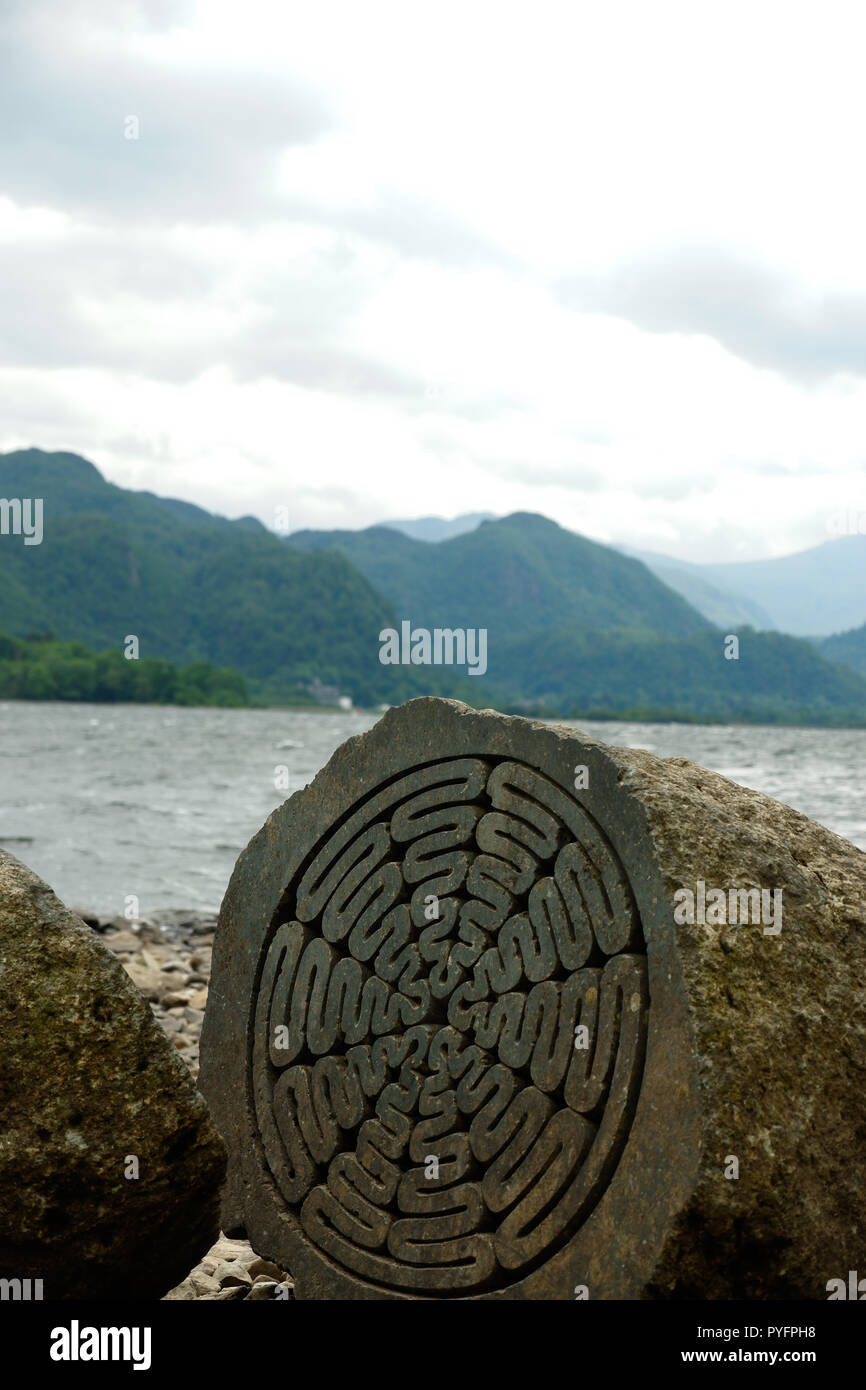 Millennium pietra nel Parco Nazionale del Distretto dei Laghi, Inghilterra Foto Stock