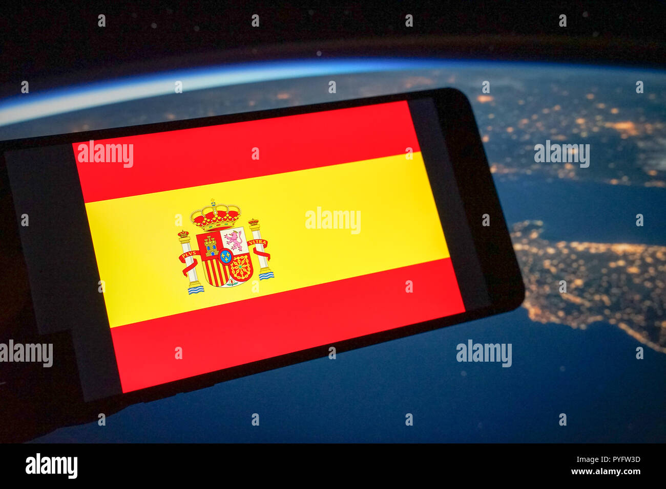 La bandiera nazionale della Spagna è visto in uno smartphone. Foto Stock