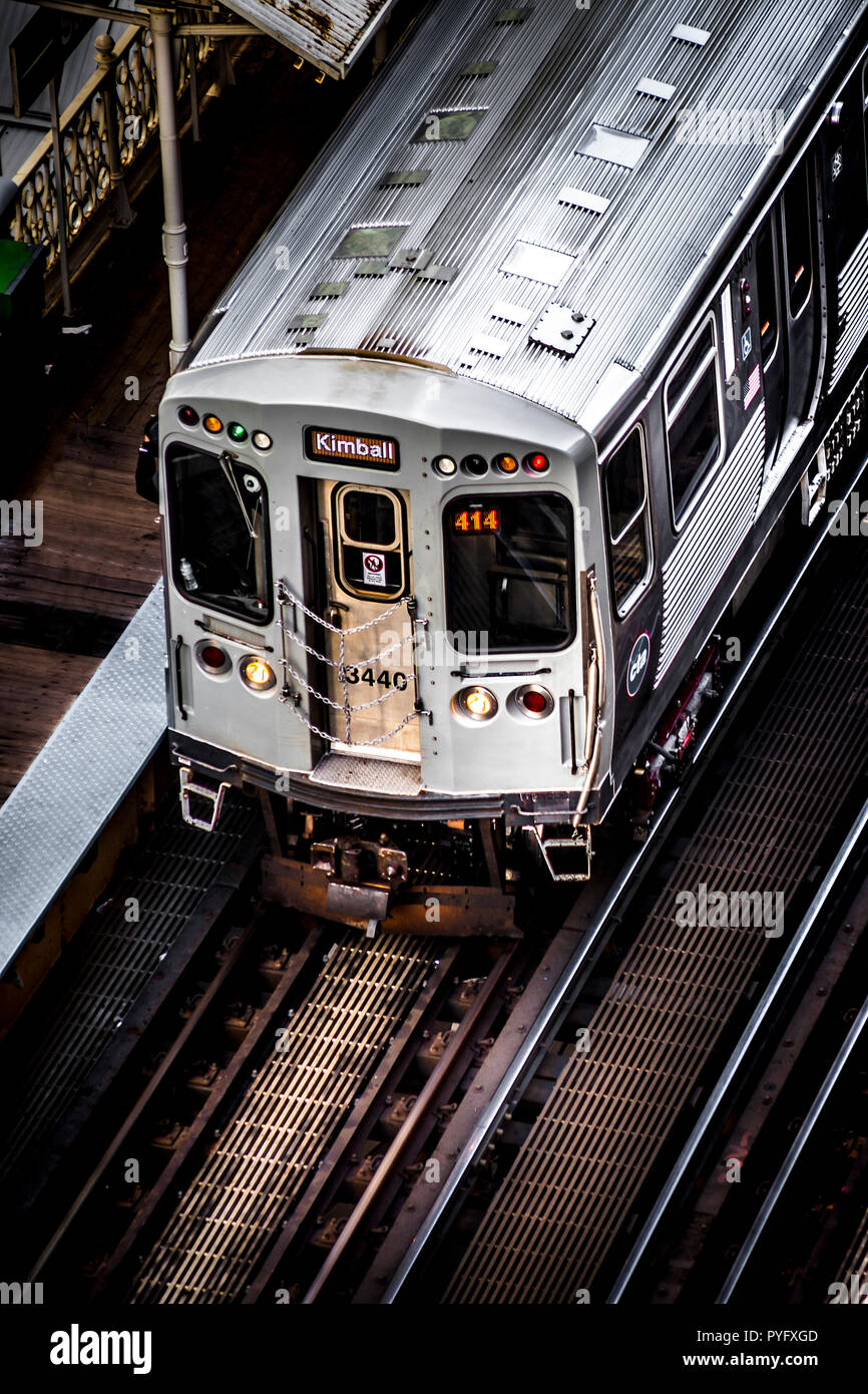 Treno in transito in Chicago Foto Stock