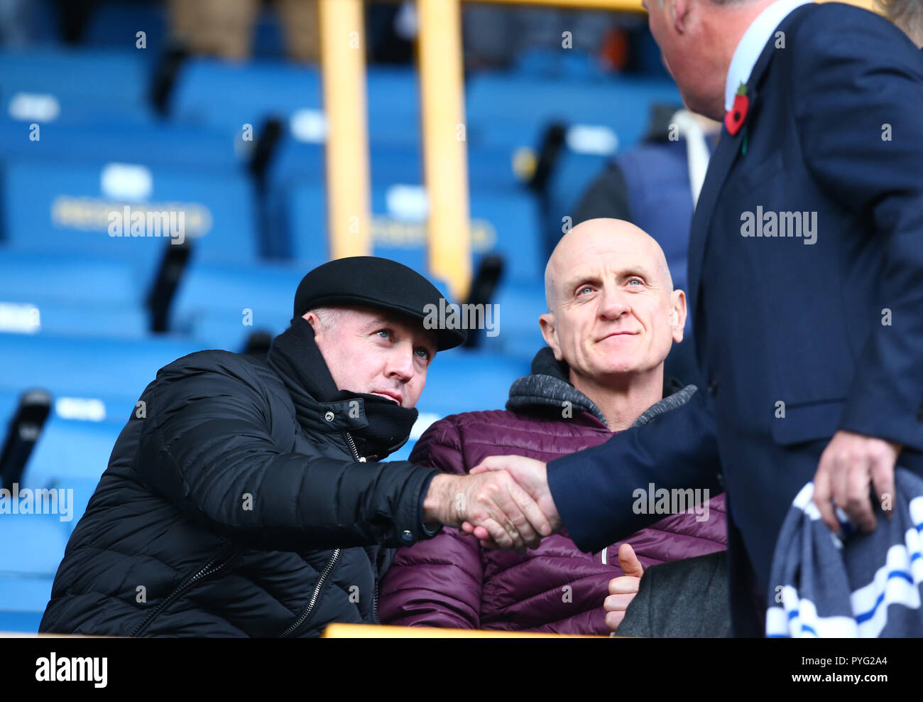 Londra, Regno Unito. 27 ottobre, 2018 Paolo Lambert nuovo manager per Ipswich Town durante Sky scommessa match del campionato tra Millwall e Ipswich Town a Den Ground, London. Azione di Credito Foto Sport FA Premier League e Football League immagini sono soggette a licenza DataCo solo uso editoriale nessun uso non autorizzato di audio, video, dati, calendari (al di fuori dell'UE), club/campionato loghi o 'live' servizi. Online in corrispondenza uso limitato a 45 immagini (+15 in tempo extra). Non utilizzare per emulare le immagini in movimento. Credit: Azione Foto Sport/Alamy Live News Foto Stock