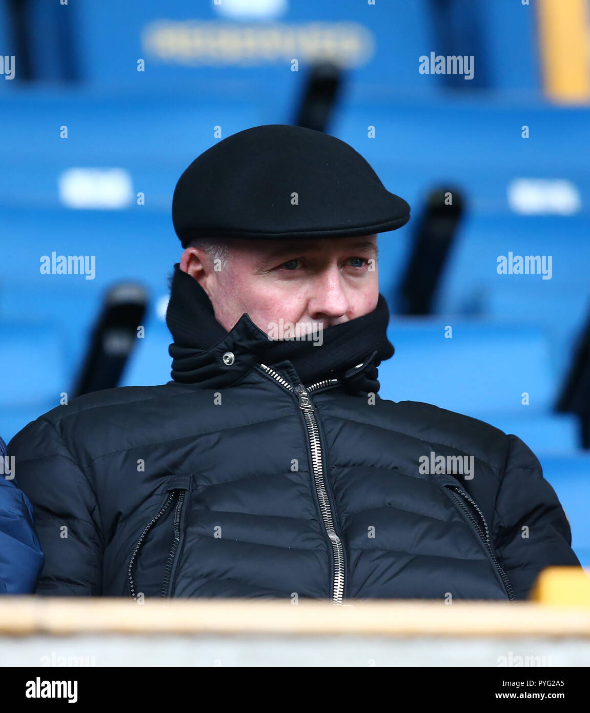 Londra, Regno Unito. 27 ottobre, 2018 Paolo Lambert nuovo manager per Ipswich Town durante Sky scommessa match del campionato tra Millwall e Ipswich Town a Den Ground, London. Azione di Credito Foto Sport FA Premier League e Football League immagini sono soggette a licenza DataCo solo uso editoriale nessun uso non autorizzato di audio, video, dati, calendari (al di fuori dell'UE), club/campionato loghi o 'live' servizi. Online in corrispondenza uso limitato a 45 immagini (+15 in tempo extra). Non utilizzare per emulare le immagini in movimento. Credit: Azione Foto Sport/Alamy Live News Foto Stock