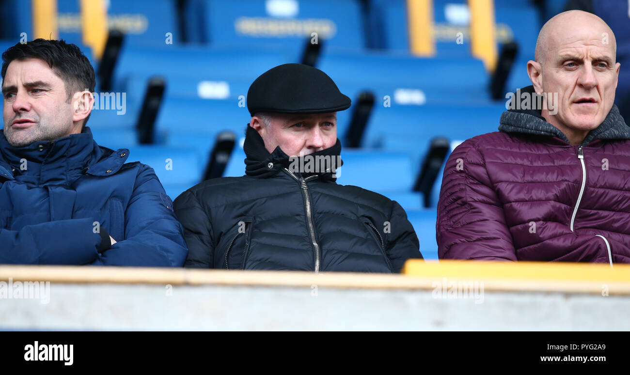Londra, Regno Unito. 27 ottobre, 2018 Paolo Lambert nuovo manager per Ipswich Town durante Sky scommessa match del campionato tra Millwall e Ipswich Town a Den Ground, London. Azione di Credito Foto Sport FA Premier League e Football League immagini sono soggette a licenza DataCo solo uso editoriale nessun uso non autorizzato di audio, video, dati, calendari (al di fuori dell'UE), club/campionato loghi o 'live' servizi. Online in corrispondenza uso limitato a 45 immagini (+15 in tempo extra). Non utilizzare per emulare le immagini in movimento. Credit: Azione Foto Sport/Alamy Live News Foto Stock