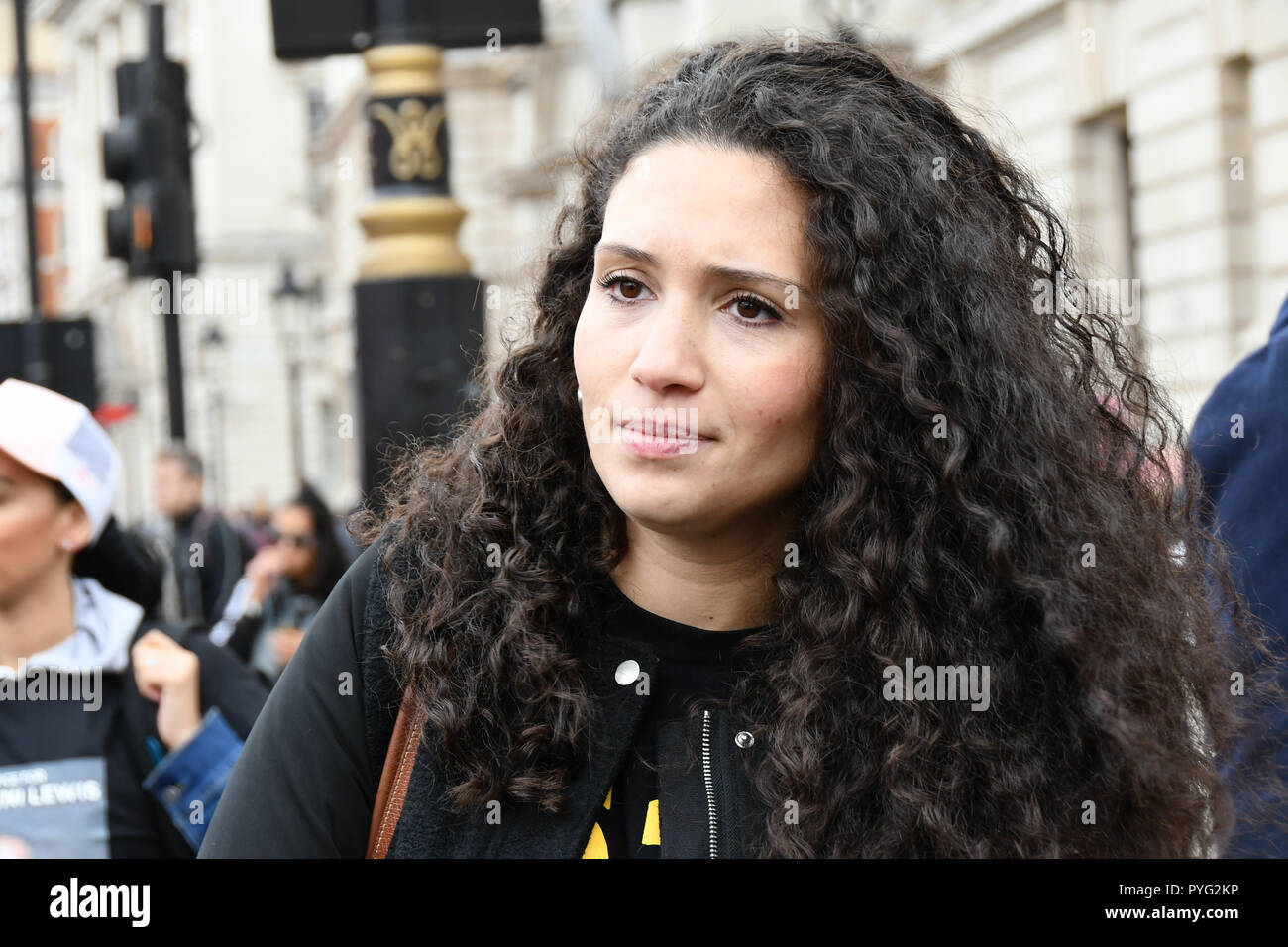Londra, Regno Unito. Il 27 ottobre 2018. Malia Bouattia unirsi al Regno familiari e amici in campagna (UFFC) XX Anniversario processione marzo a Downing Street domanda chiedere a chiedere giustizia per il loro amore uno ucciso da politiche del 27 ottobre 2018, Londra, Regno Unito. Credito: Picture Capital/Alamy Live News Foto Stock