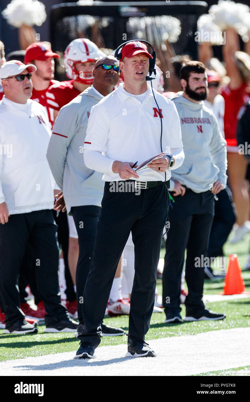 Lincoln, NE. Stati Uniti d'America. 27 ott 2018. Il Nebraska Cornhuskers head coach Scott Frost in azione durante una divisione NCAA 1 partita di calcio tra Bethune-Cookman Wildcats e il Nebraska Cornhuskers presso il Memorial Stadium di Lincoln, NE. Frequenza: 88,735.Nebraska ha vinto 45-9.Michael Spomer/Cal Sport Media/Alamy Live News Foto Stock