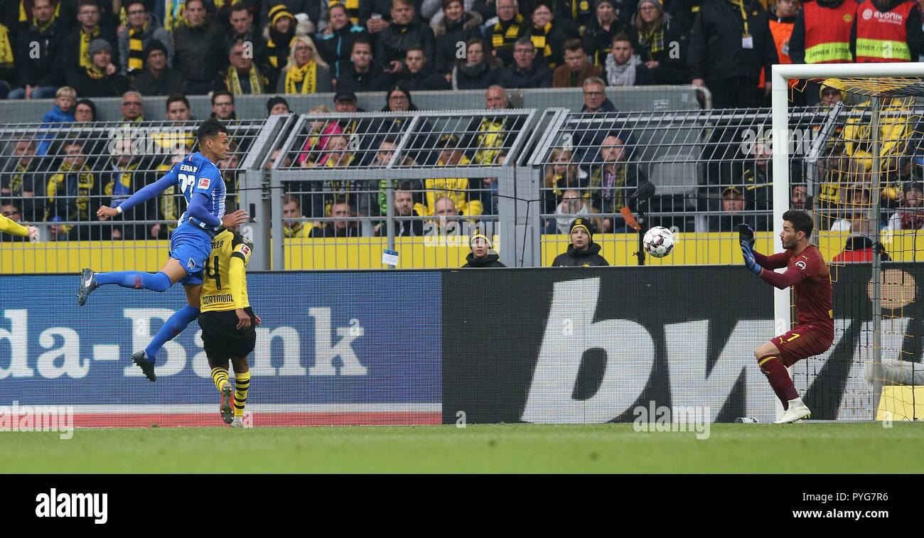 Dortmund, Deutschland. 27 ott 2018. firo: 27.10.2018, calcio, 1.Bundesliga, stagione 2018/2019, BVB, Borussia Dortmund - Hertha BSC Berlin 2: 2 goalie BURKI romano, BVB, sfilata versus SELKE | Utilizzo di credito in tutto il mondo: dpa/Alamy Live News Foto Stock