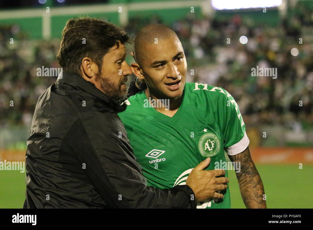 SC - Chapeco - 27/10/2018 - un brasiliano 2018, Chapecoense x Am rica-MG - lettore Chapecoense Welington Paulista celebra la vittoria alla fine della partita contro Chapecoense presso l'Arena Conda stadium per il campionato brasiliano a 2018. Foto: Renato Padilha / AGIF Foto Stock