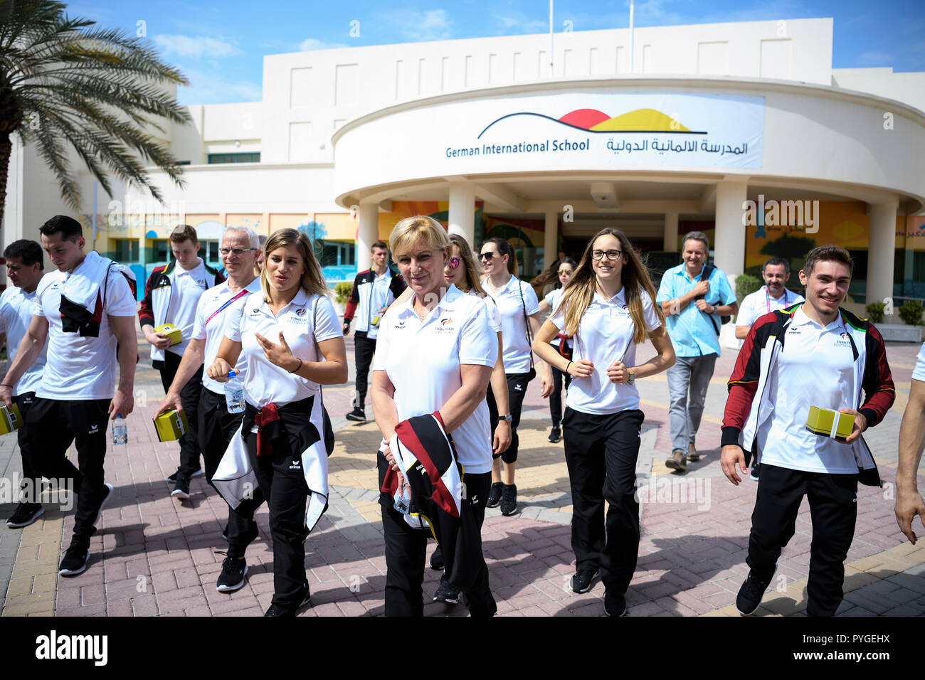 Doha, Katar. 28 ott 2018. Turnteam Germania sta lasciando la scuola tedesca. GES/Ginnastica/Gymnastics World Championships di Doha, visitare Turnteam in Germania la scuola tedesca di Doha, 28.10.2018 - GES/ginnastica artistica/Gymnastics World Championships: 28.10.2018 - | Utilizzo di credito in tutto il mondo: dpa/Alamy Live News Foto Stock