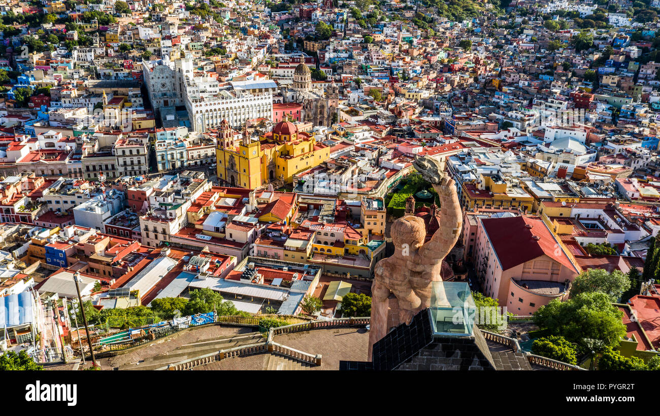 Monumento al Pipila, Statua di al Pipila sopra la città vecchia, Guanajuato, Messico Foto Stock