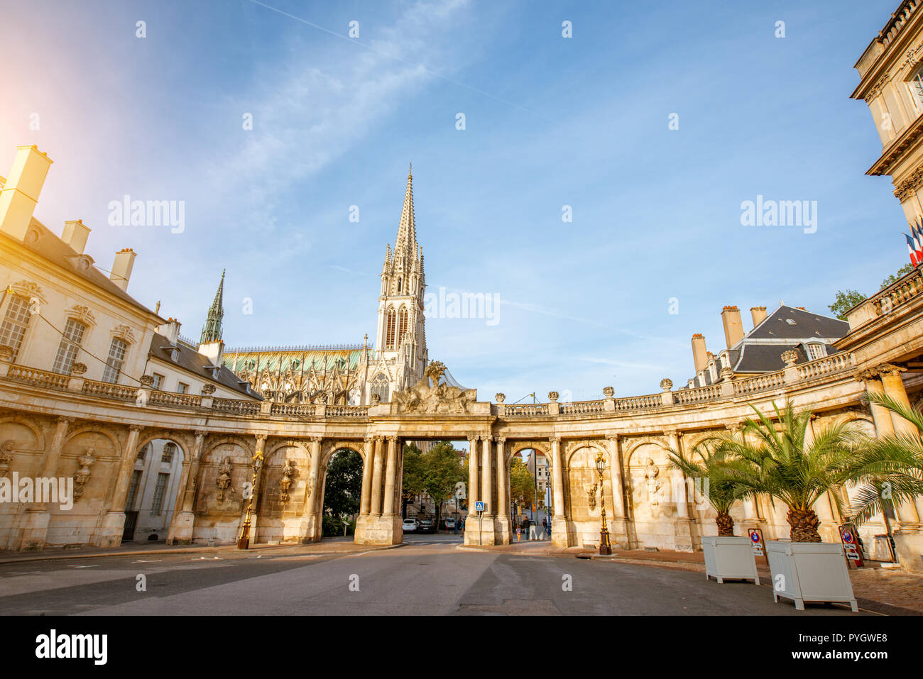 Citysape vista sulla città vecchia con Saint Epvre cattedrale nella città di Nancy, Francia Foto Stock