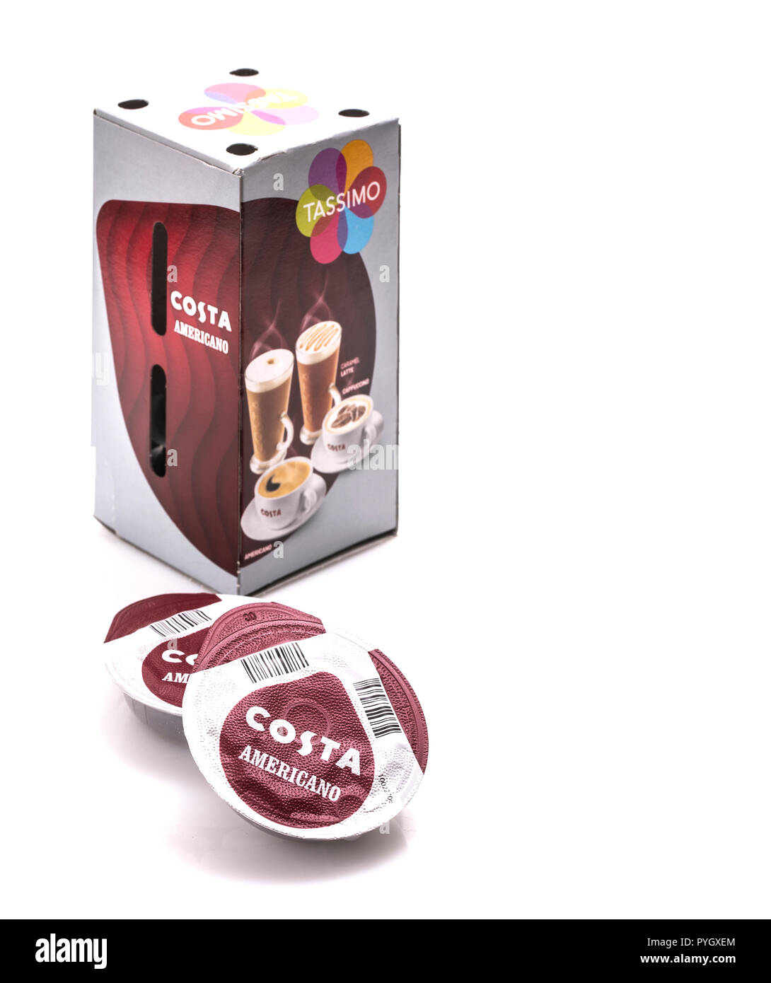 SWINDON, Regno Unito - 28 ottobre 2018: Tassimo Costa Americano cialde di caffè su sfondo bianco Foto Stock