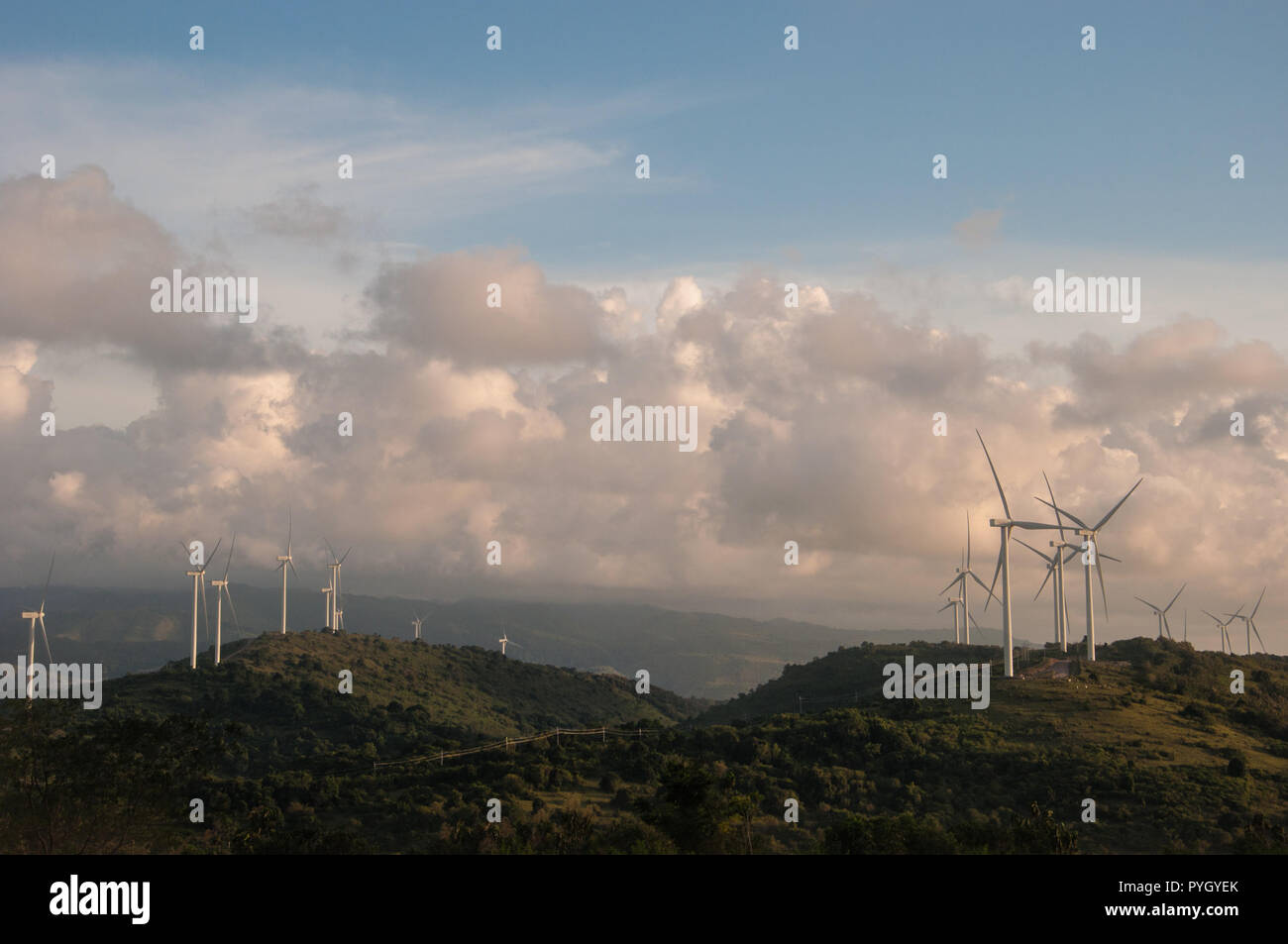 Turbine di Sidrap wind farm in Sidenreng Rappang, Indonesia Foto Stock