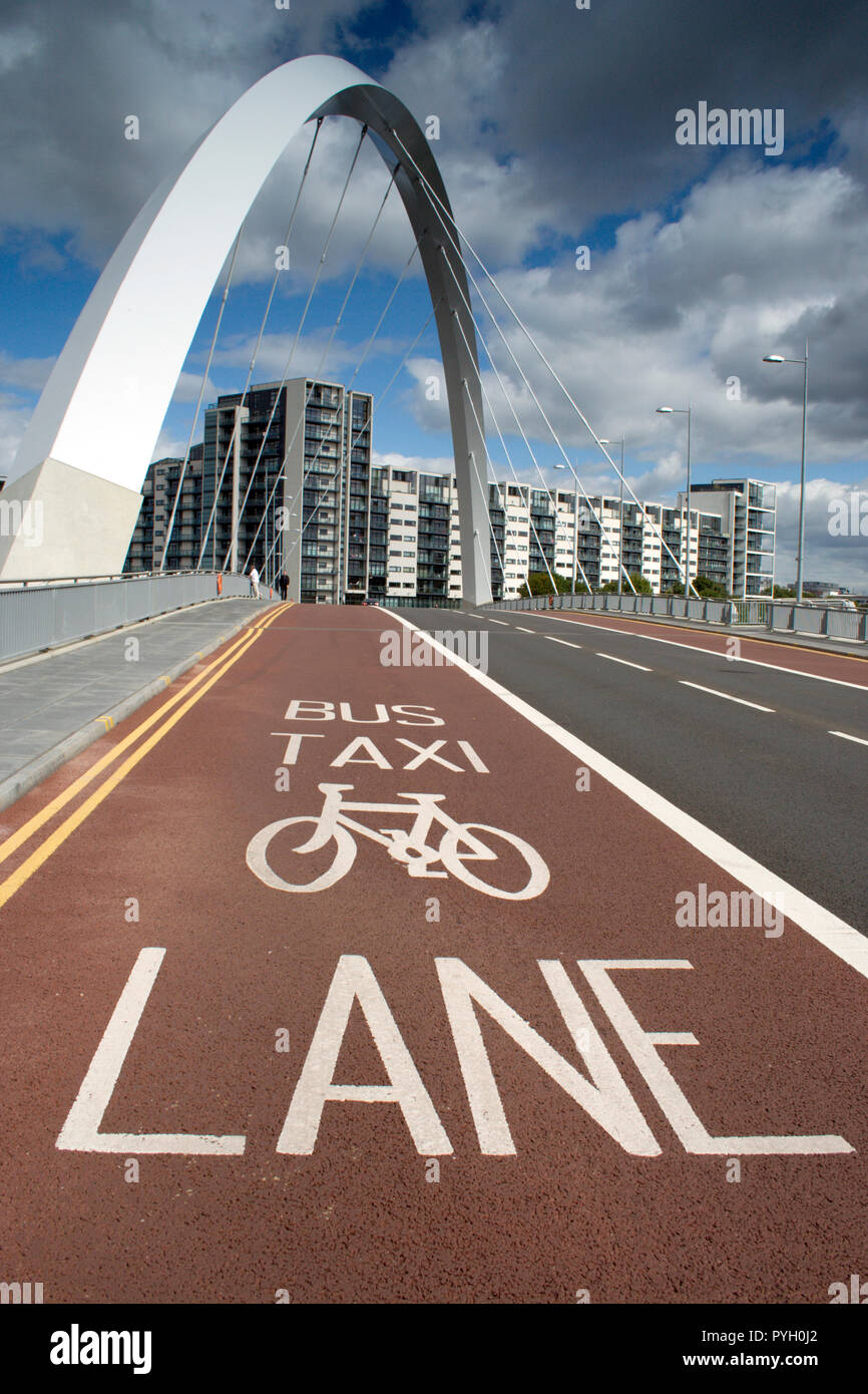 Clyde Arc bridge, Glasgow. Conosciuto localmente come "Ponte quinty'. Foto Stock