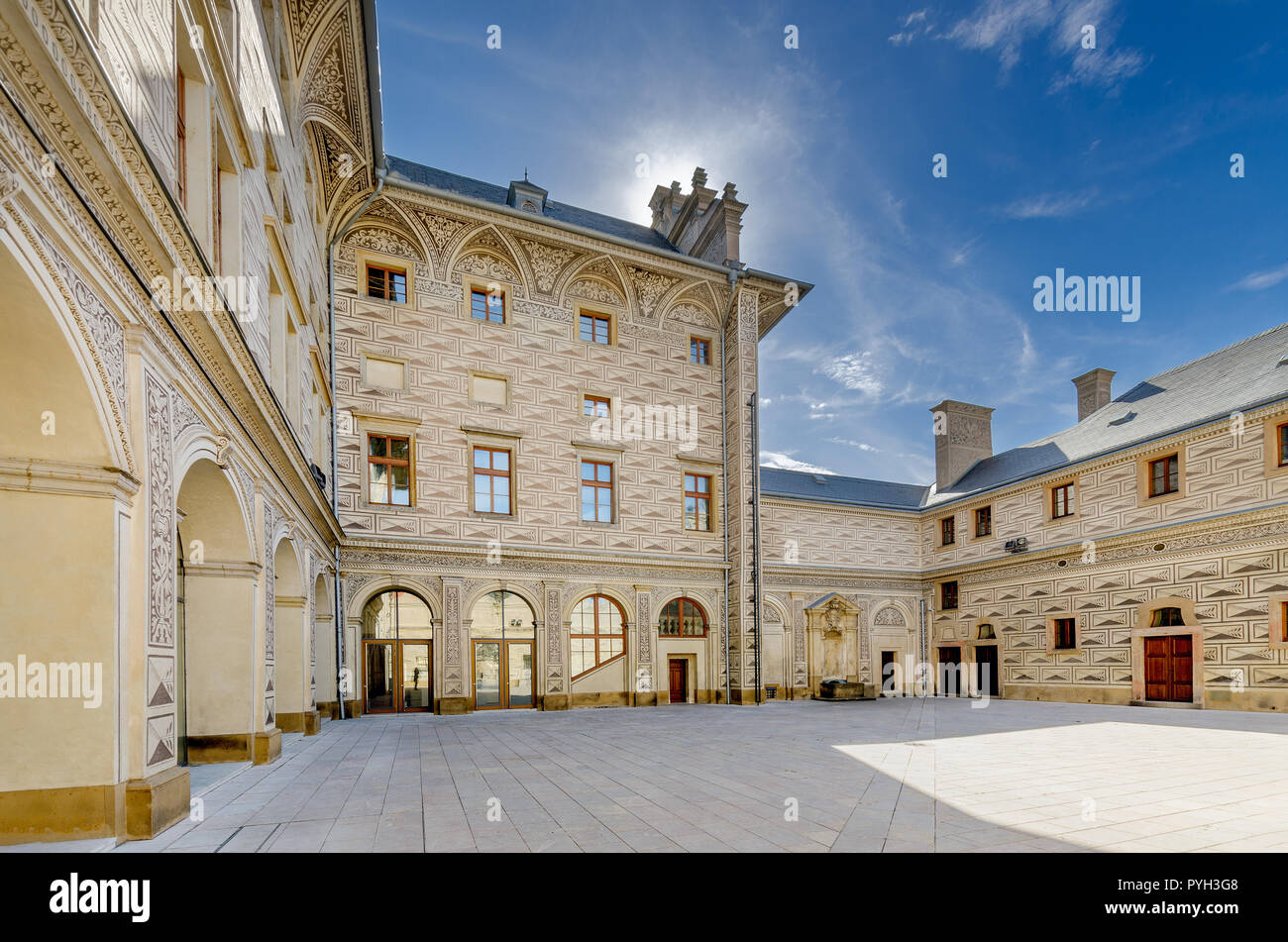 Cortile del Palazzo Schwarzenberg (Lobkowicz Palace). Praga, Hradcany distretto, Repubblica Ceca. Foto Stock