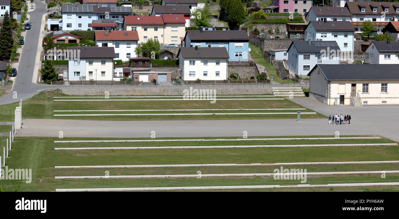 La Baviera, Germania - campo di concentramento memorial Flossenbuerg, i blocchi di calcestruzzo simboleggiano ex caserma prigioniero Foto Stock
