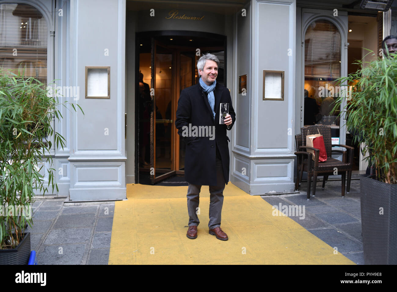 Parigi: Eric Vuillard, 2017 Premio Goncourt e Olivier guez, premio Renaudot 2017 - Libri Foto Stock