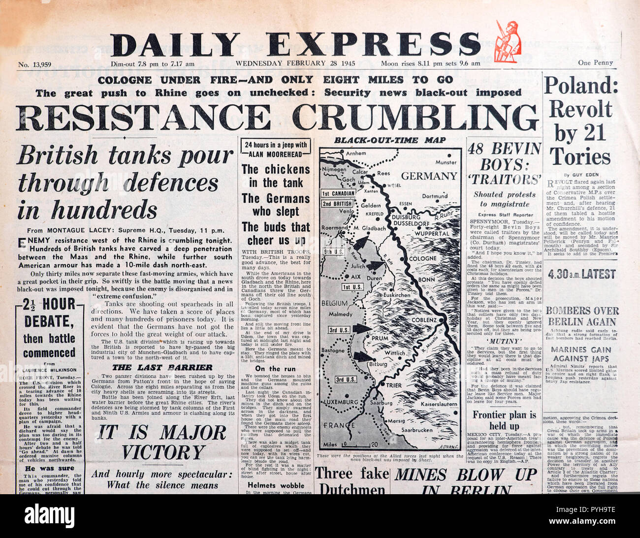 Daily Express titolo di giornale "La resistenza sbriciolamento - carri inglesi versare attraverso difese in centinaia' Seconda Guerra Mondiale Inghilterra Febbraio 28 1945 Foto Stock