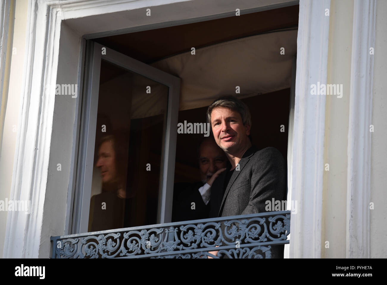 Parigi: Eric Vuillard, 2017 Premio Goncourt e Olivier guez, premio Renaudot 2017 - Libri Foto Stock