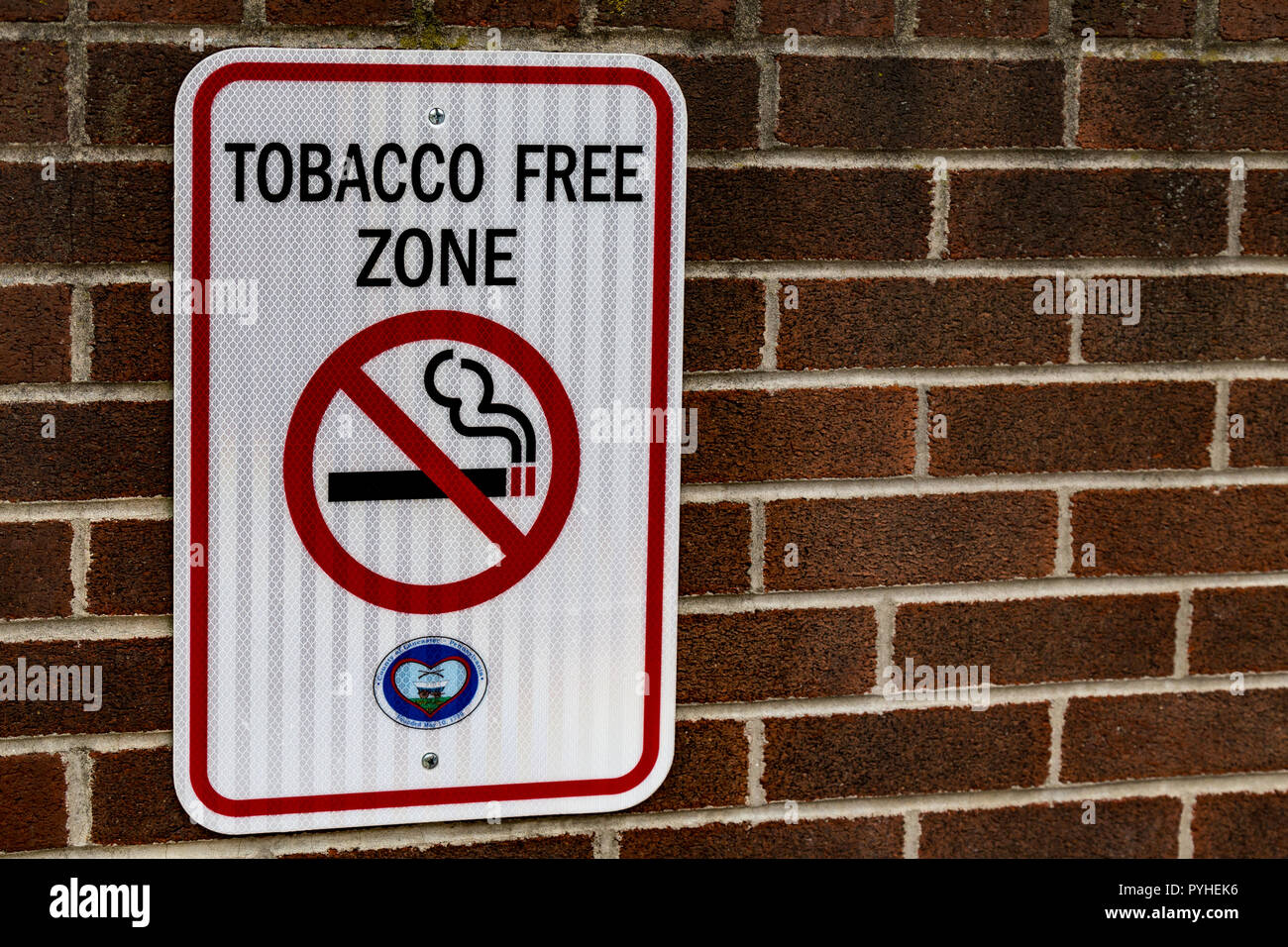 Lancaster, PA, Stati Uniti d'America - 5 Maggio 2018: tabacco Zona di libero accesso al Lancaster County Courthouse a Lancaster, Pennsylvania. Foto Stock