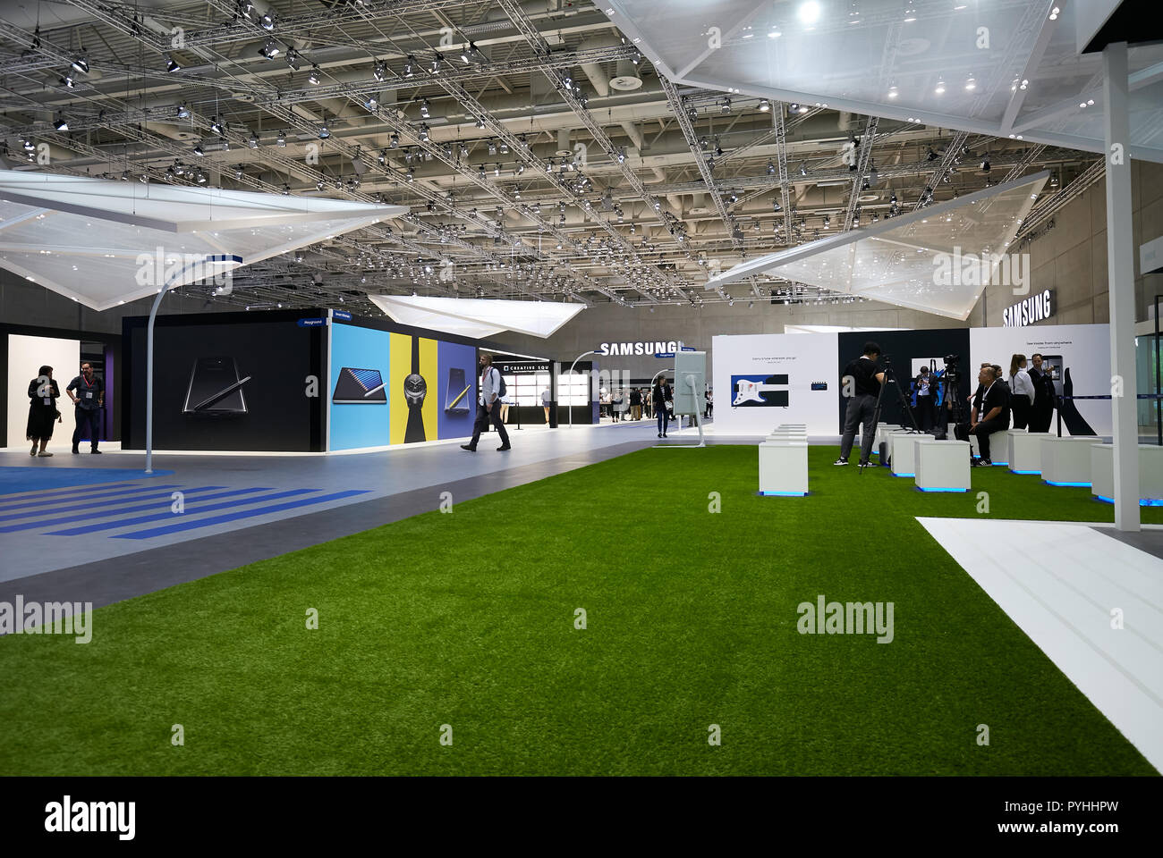 Berlino, Germania - La società coreana Samsung presenta tutte le sue innovazioni e prodotti della City-Cube all'IFA 2018. Foto Stock