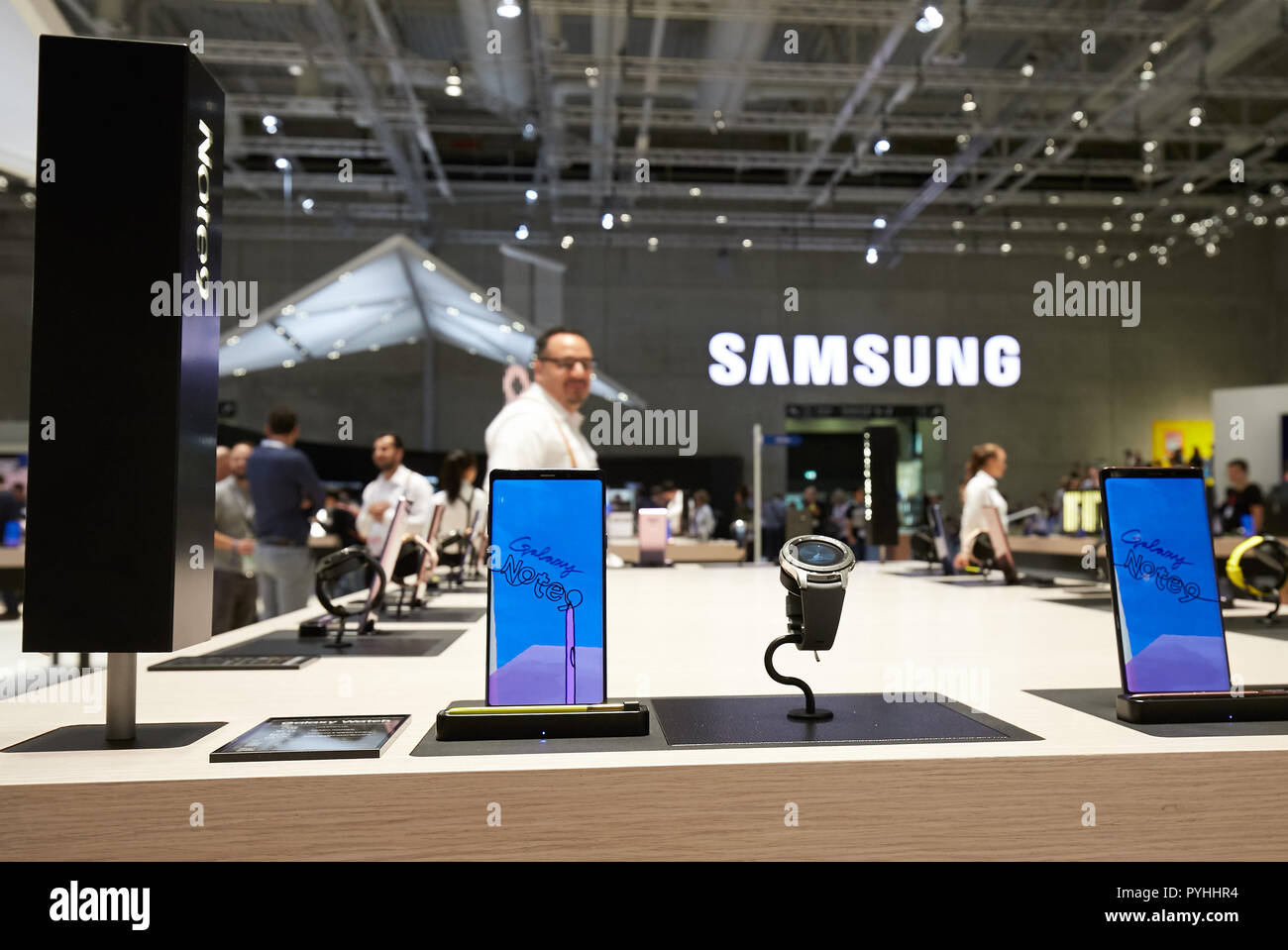 Berlino, Germania - La società coreana Samsung presenta i suoi nuovi prodotti Galaxy nota9 e Galaxy guarda all'IFA 2018. Foto Stock