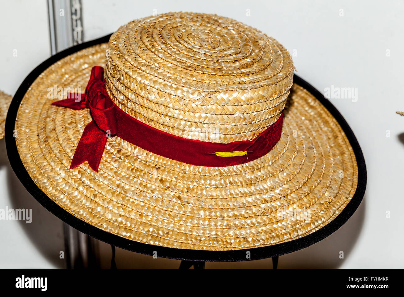 Canario tradizionale femminile cappello di paglia per la vendita presso la  Tricontinental fiera di artigianato di Santa Cruz de Tenerife 2018 Foto  stock - Alamy