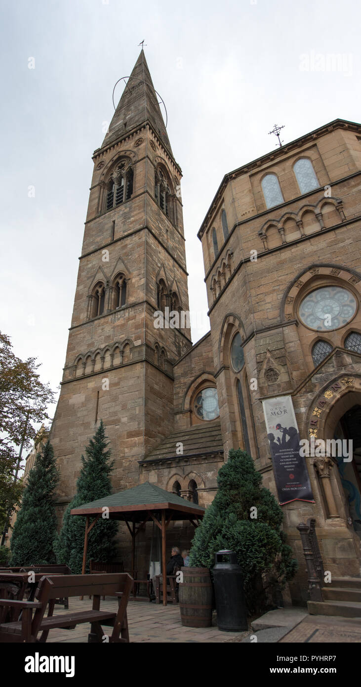 Òran Mór (bar, ristorante e nightclub) e nella parte superiore di Byres Road, Glasgow, Scozia Foto Stock