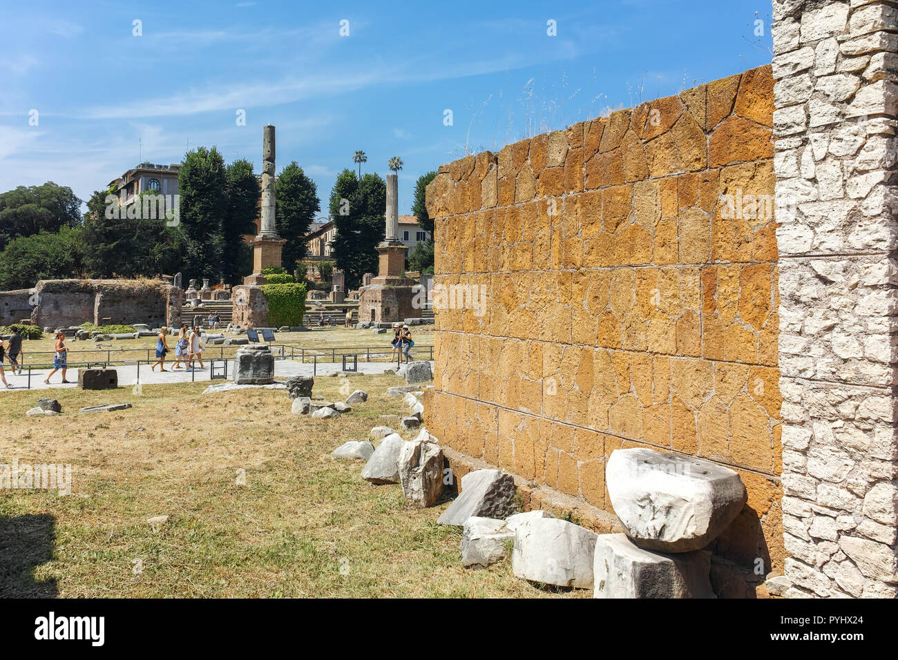 Roma, Italia - 24 giugno 2017: vista panoramica del Foro Romano nella città di Roma, Italia Foto Stock