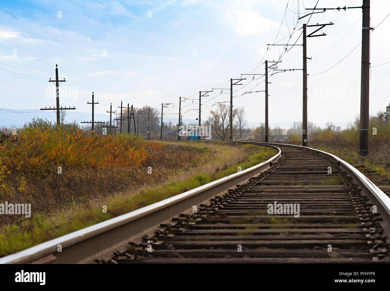 Un'immagine ravvicinata di binari ferroviari in autunno seanos Foto Stock