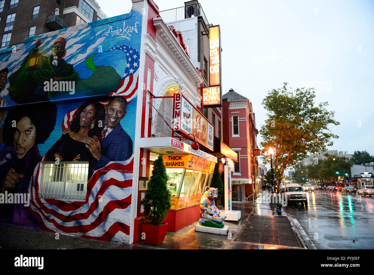 Stati Uniti d'America, Washington DC, famoso ristorante fast food Ben's Chili coppa a Shaw quartiere , murale con afro-americane vip come ex presidente degli Stati Uniti Barack Obama e sua moglie Michelle Obama Foto Stock