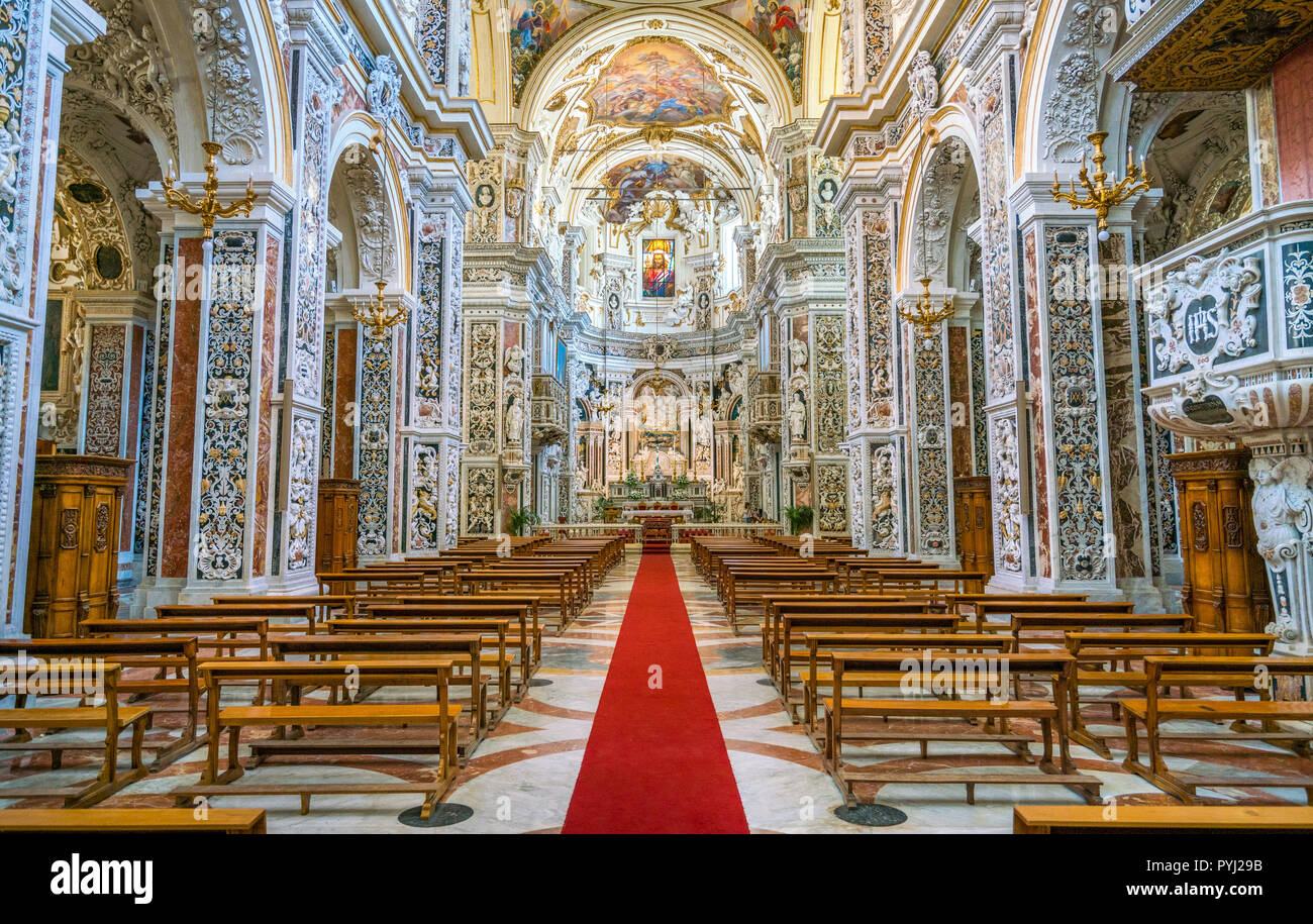 Interno in vista della barocca chiesa del Gesù a Palermo. Sicilia, Italia. Foto Stock