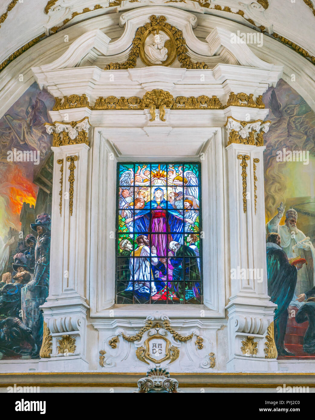 Vetrata nel counterfacade della Chiesa del Gesù a Palermo. Sicilia, Italia. Foto Stock