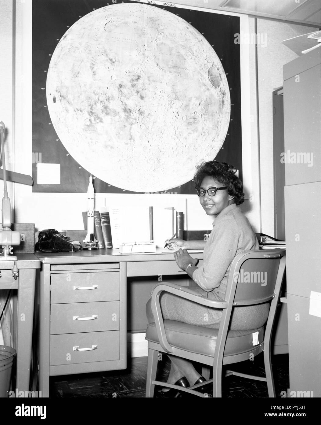 Jeanette Scissum unita di NASA Marshall Space Flight Center nel 1964 dopo aver conseguito il bachelor e master in matematica da Alabama A&M University. Foto Stock Jeanette Scissum unita di NASA Marshall Space Flight Center nel 1964 dopo aver conseguito il bachelor e master in matematica da Alabama A&M University. Foto Stock
