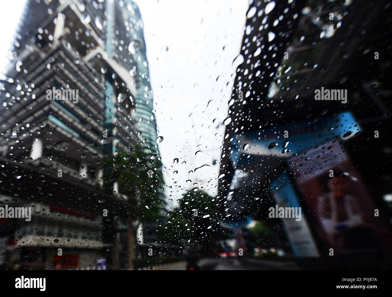 Un giorno di pioggia di Kuala Lumpur in Malesia. Foto Stock