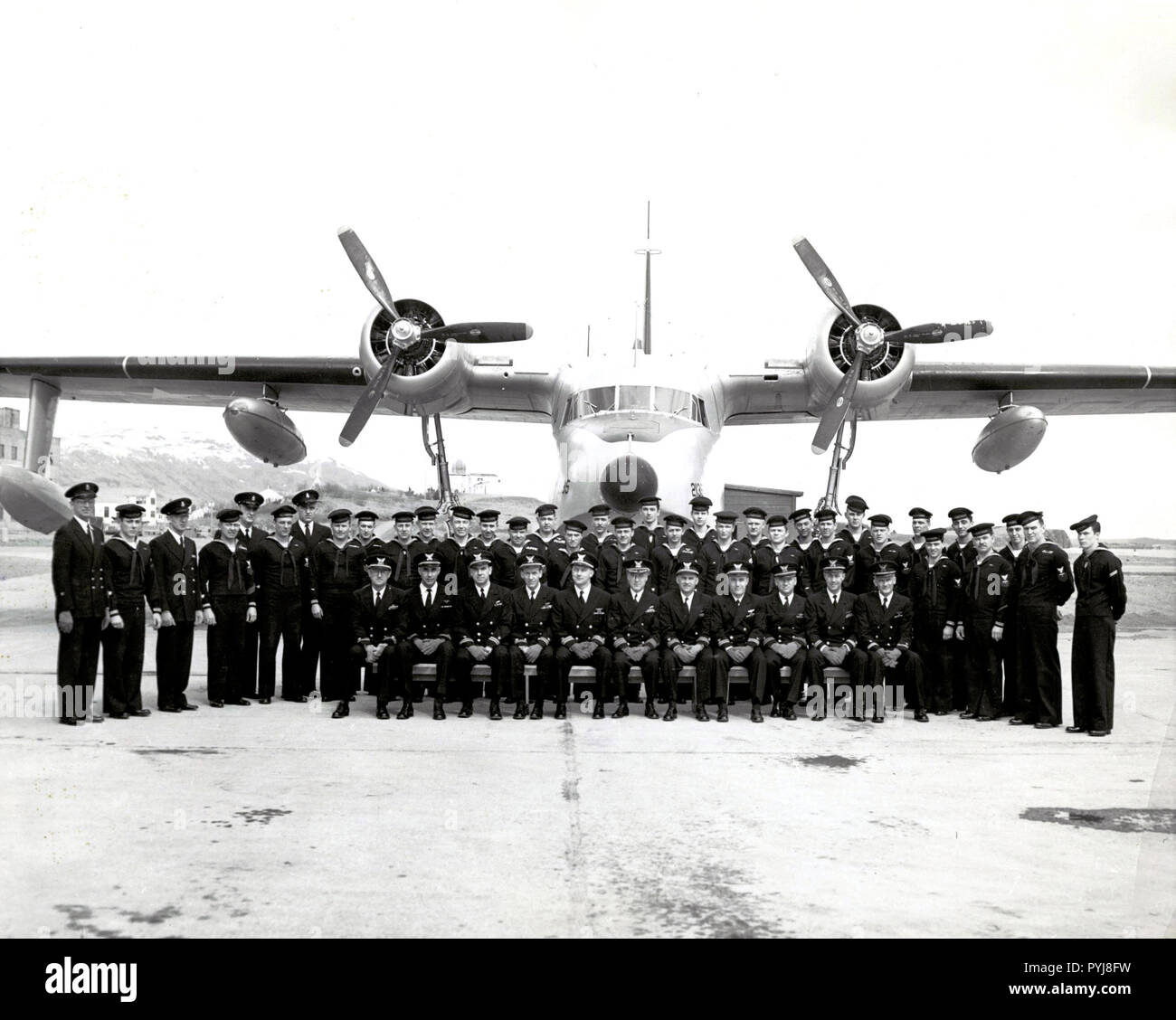 La guardia costiera della stazione aria Kodiak, Alaska equipaggio - data sconosciuta Foto Stock