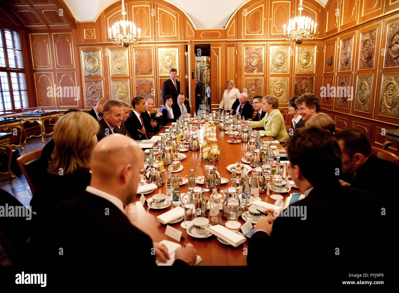 Il presidente Barack Obama assiste un ampliato un incontro bilaterale con il Cancelliere tedesco Angela Merkel a Dresda Castello, Giugno 5, 2009. Foto Stock