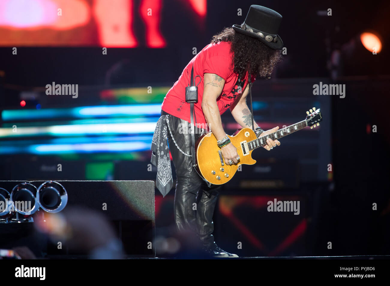 Guns N' Roses eseguire in non in questa vita Tour presso Passeio Marítimo de Algés, a Lisbona, Portogallo. Foto Stock