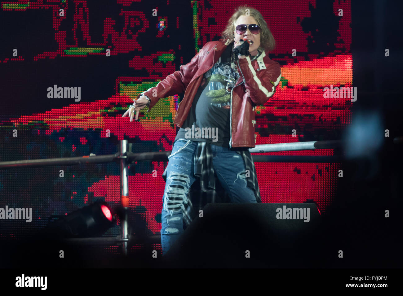 Guns N' Roses eseguire in non in questa vita Tour presso Passeio Marítimo de Algés, a Lisbona, Portogallo. Foto Stock