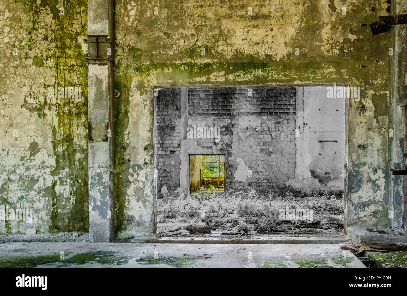 Industriali abbandonati hall con la manipolazione della foto - incredibili colori e texture Foto Stock