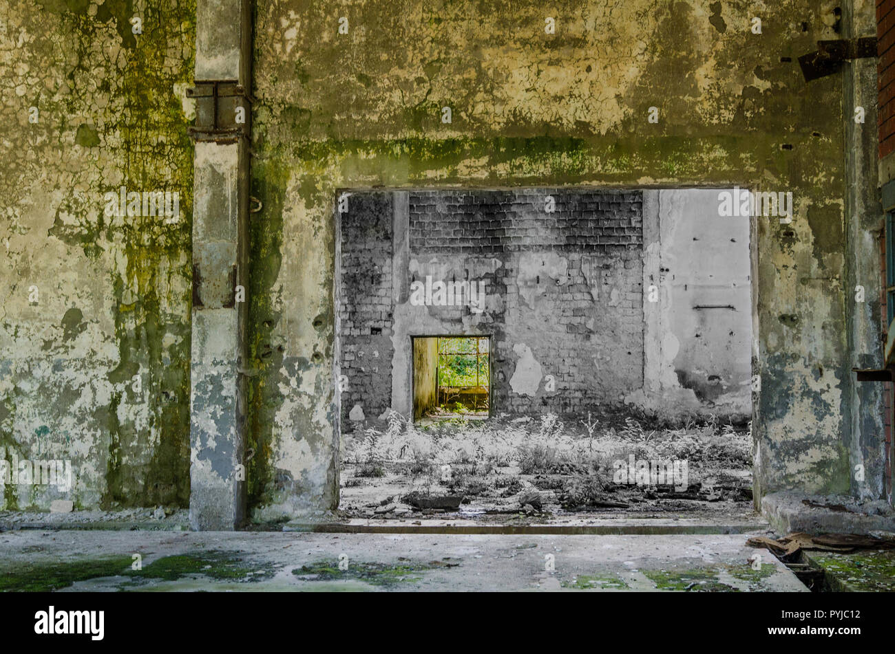 Industriali abbandonati hall con la manipolazione della foto - incredibili colori e texture Foto Stock