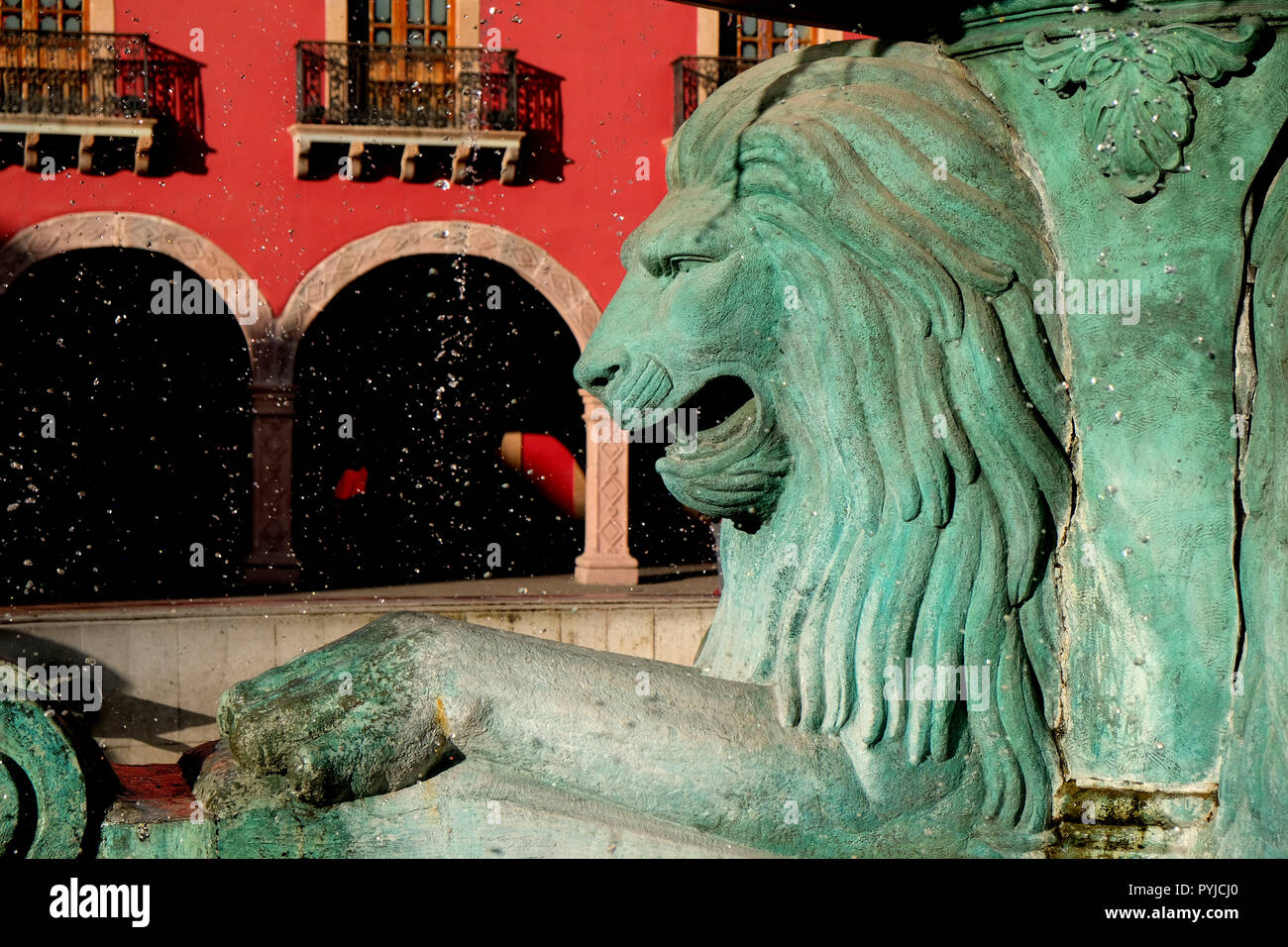 Dettaglio di un leone, parte della Fuente de Los Leones (fontana dei leoni) presso il Plaza Fundadores nel centro di León, Guanajuato, Messico. Foto Stock